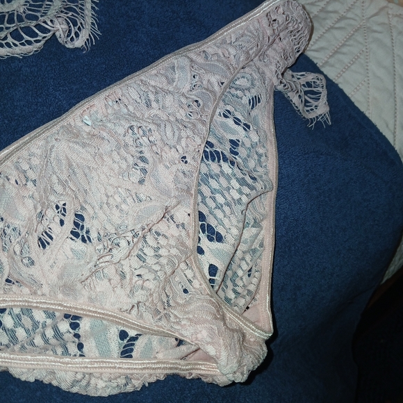 Bra and panty - Picture 2 of 7